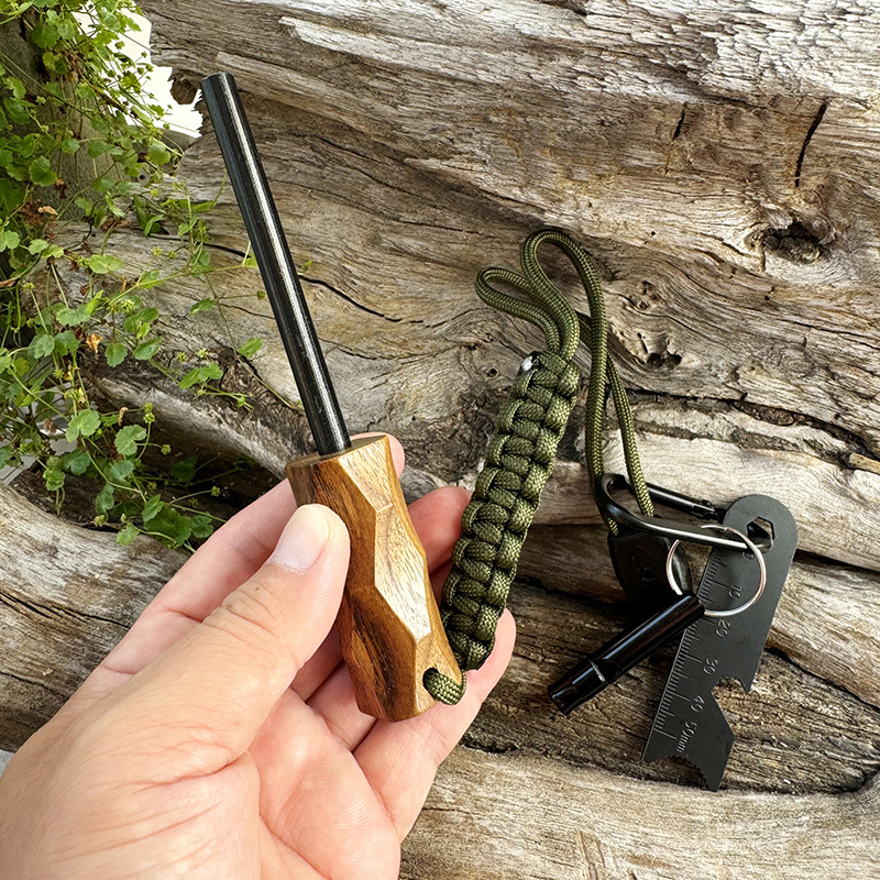 جديد في الهواء الطلق الصوان مش - مراجعة Ferro Rod Striker وسعره
