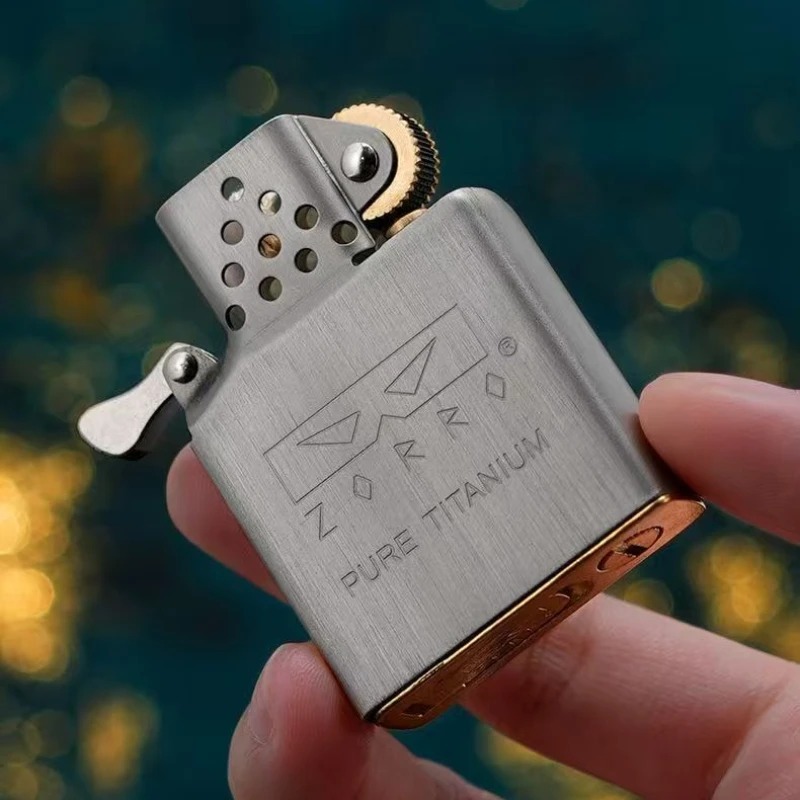 حركة ولاعة من التيتانيوم النقي - مراجعة Lighter Insert Zippo وسعره